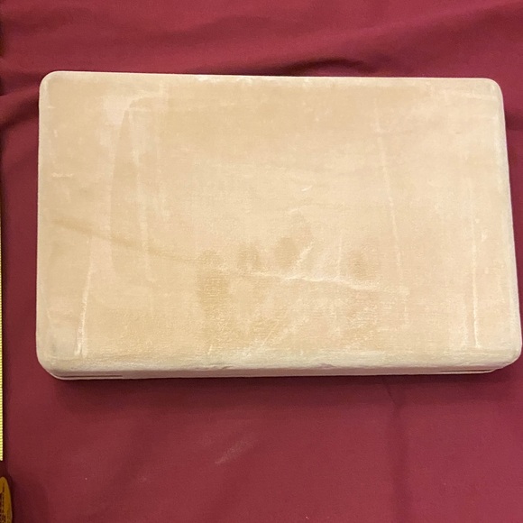 Elegant Cream Jewelry Box - Picture 9 of 9